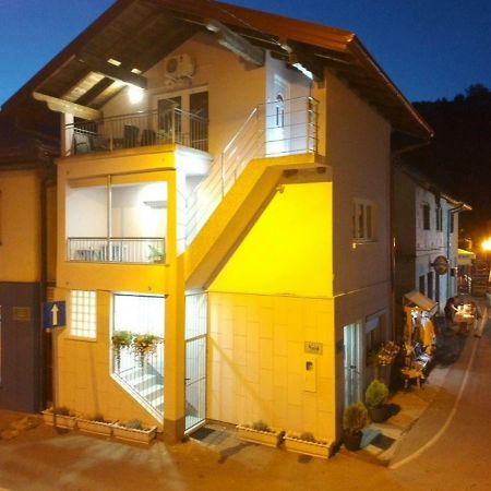 Naid Apartmani Kulen Vakuf Exteriör bild