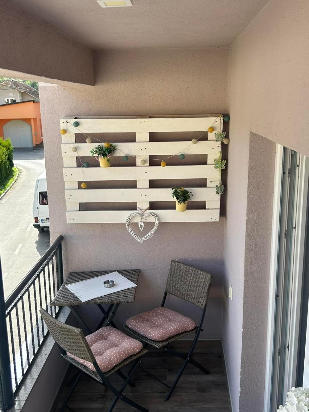 Naid Apartmani Kulen Vakuf Exteriör bild