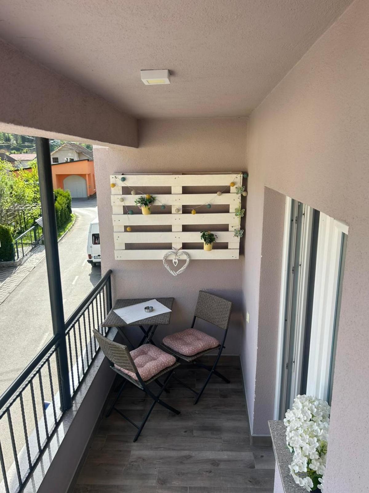 Naid Apartmani Kulen Vakuf Exteriör bild