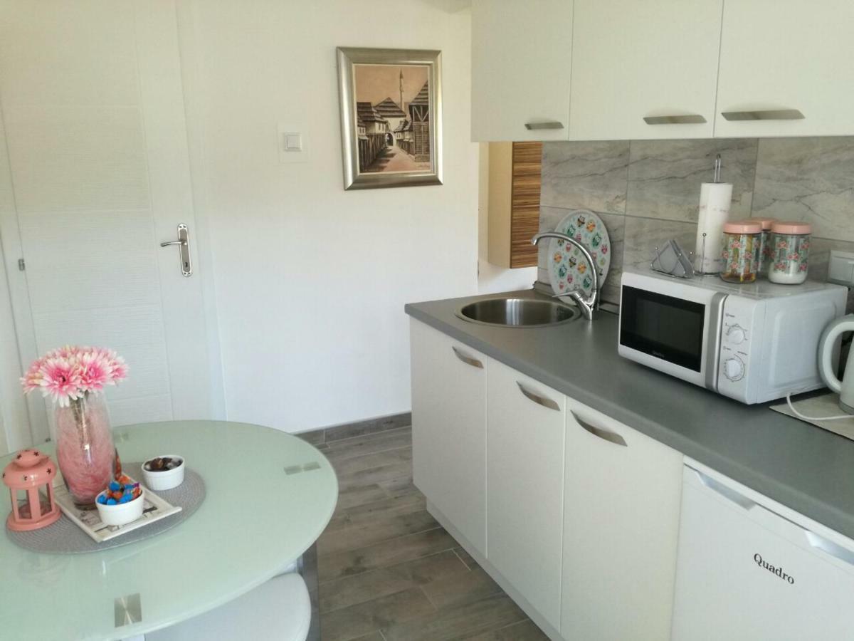 Naid Apartmani Kulen Vakuf Exteriör bild