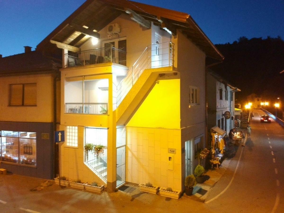 Naid Apartmani Kulen Vakuf Exteriör bild